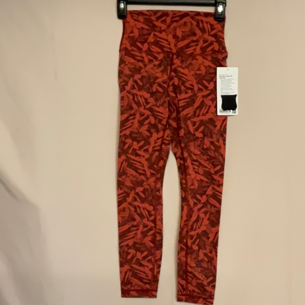Lululemon Wunder Under HR Tight 25” Size 4 Color Red leaves print.